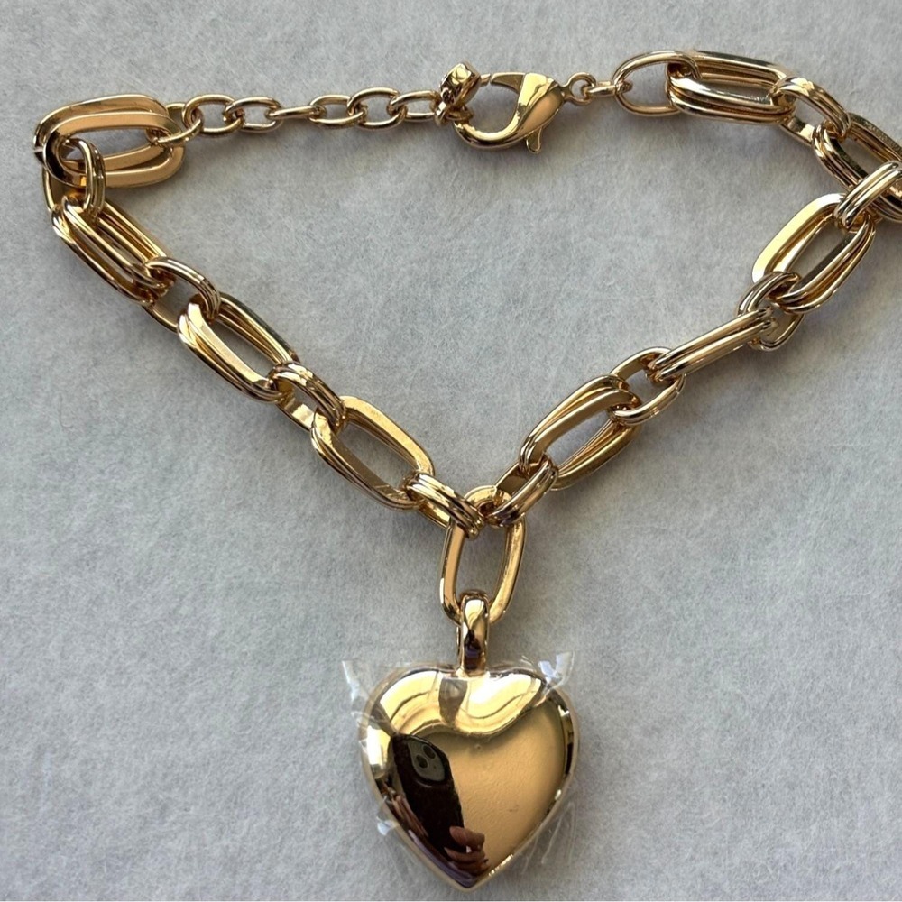 Gold Chunky Chain Bracelet With Heart Pendant  Lobster Clasp Closure